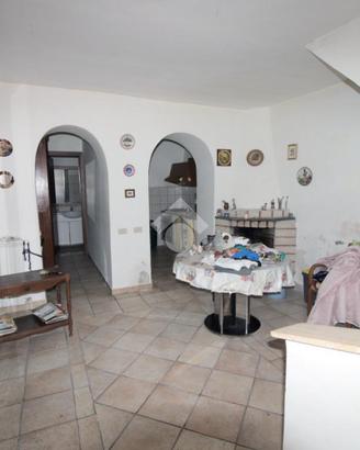 4 LOCALI A SALISANO
