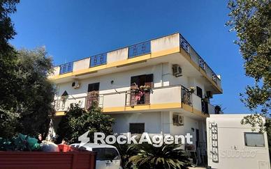 Casa indipendente di 294 m² con più di 5 locali a 