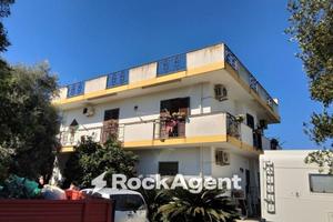 Casa indipendente di 294 m² con più di 5 locali a 