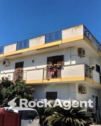 Casa indipendente di 294 m² con più di 5 locali a 