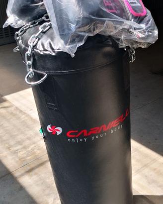 Sacco da boxe e guanti