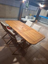 tavolo con 4 sedie in legno