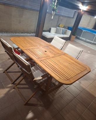 tavolo con 4 sedie in legno