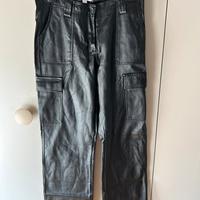 Pantaloni cargo in simil pelle
