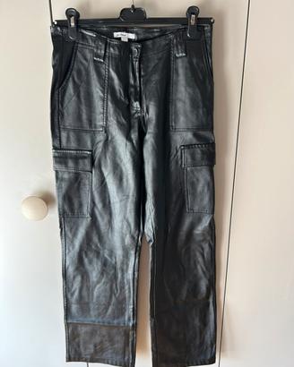 Pantaloni cargo in simil pelle