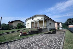 VILLA SINGOLA A COSTA DI MEZZATE