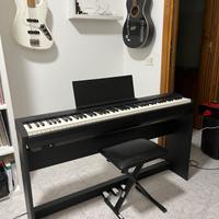 Pianoforte digitale Roland FP-30 con sgabello