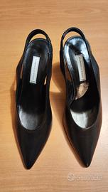 Scarpa dècolletè nera con tacco