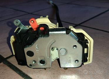 Serratura per portiera lato guida SX
