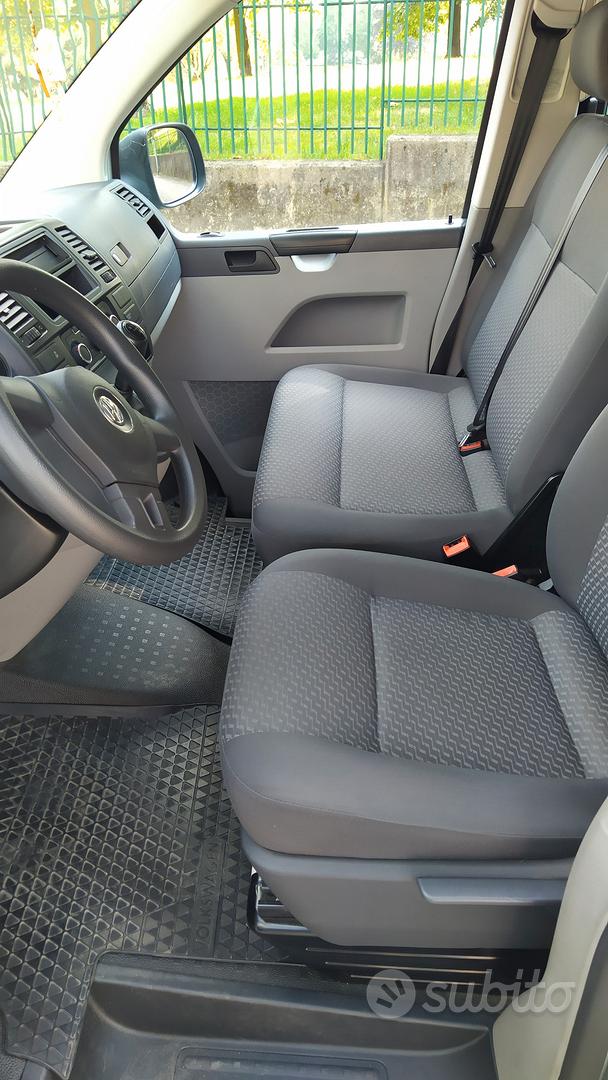 Volkswagen Caravelle 2010 photo 5