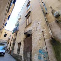 2 LOCALI A TORRE DEL GRECO