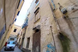 2 LOCALI A TORRE DEL GRECO