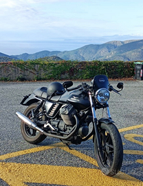 Moto Guzzi V7 Stone - la moto italiana classica