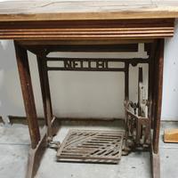 Banco per macchina da cucire Necchi