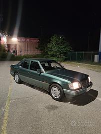 Mercedes w124 e200 136 hp come nuova !