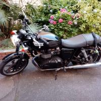 Triumph Bonneville - 2010