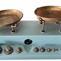 Bilancia Antica a Due Piatti