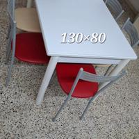 Tavolo allungabile bianco con 6 sedie in metallo