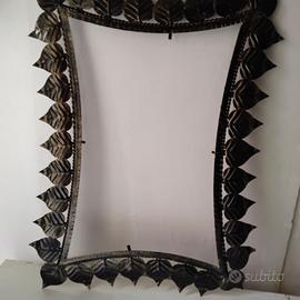 Cornice in metallo del 1950 con foglie