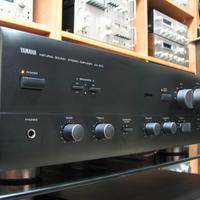YAMAHA AX 570