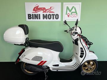 Piaggio Vespa 300 GTS hpe Super Racing Sixties