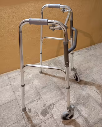 Deambulatore pieghevole nuovo 