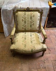 Poltrona antica Luigi XVI in legno intagliato
