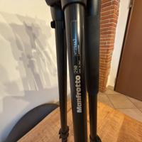 Manfrotto MT294A3 con testa MVH500AH