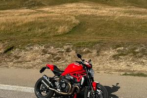 Ducati monster 1200 r