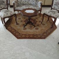 Salottino in legno con tessuto damascato