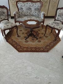 Salottino in legno con tessuto damascato