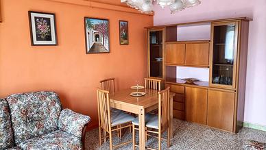 si fittano  due  camere  in appartamento