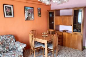 si fittano  due  camere  in appartamento