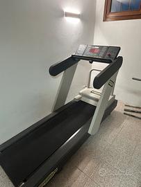 tapis roulant technogym da palestra professionale
