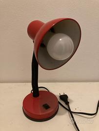 Vecchia lampada da tavolo