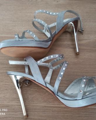 sandali eleganti con plateau color argento