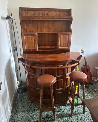 Angolo bar in legno massello