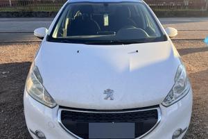 PEUGEOT 208 (2013)