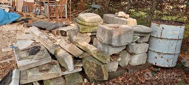 Marmi e paracarri in trachite