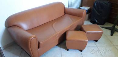 Divano 3 posti + 2 pouf coordinati