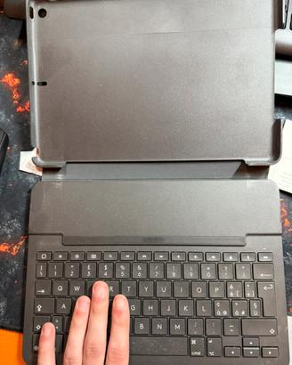 Logitech Slim Folio Tastiera per Ipad