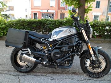 Benelli Leoncino 800