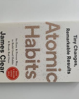 Atomic Habits - James Clear (Lingua Inglese)