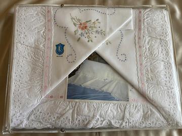 Set Lenzuola Letto Matrimoniale Con Ricami A Mano