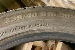 Pneumatici 235/40 R19