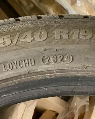 Pneumatici 235/40 R19