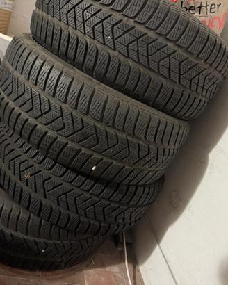 4 gomme invernali Pirelli Sottozero 3 R18 DOT 2020