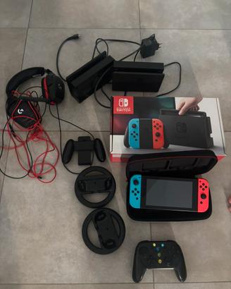 Nintendo Switch V1 conpleta di tutti gli accessori