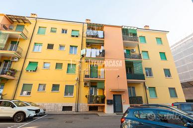 Stanza - Camera a Verona Via Napoleone I 5 locali