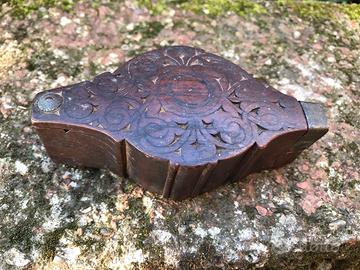 Scatolina in legno  etnica antica Sumatra